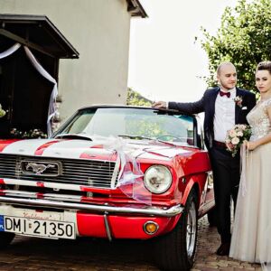 Zabytkowym Mustangiem na swój ślub